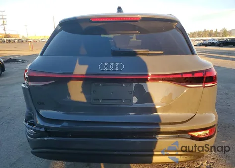 2025 Audi Q6 E-Tron Premium Plus z USA, uszkodzony, nr VIN WA122BGF2SA034702
